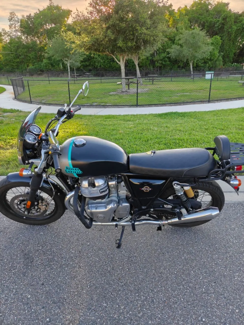 Royal Enfield INT650 2022 (3)